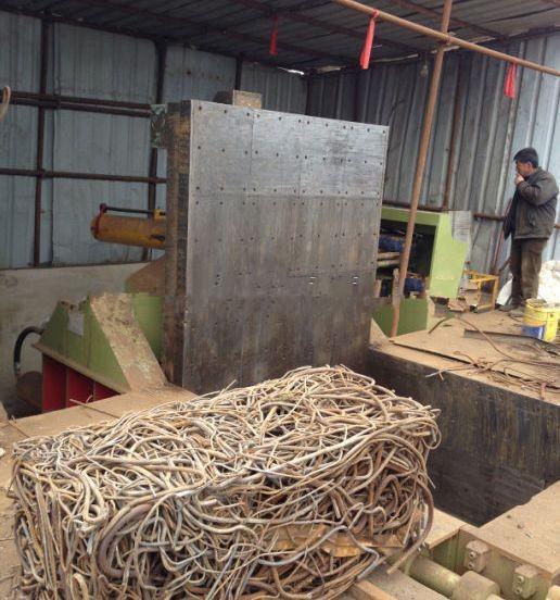 Máy đóng kiện kim loại phế liệu 400 tấn Truyền động thủy lực 2